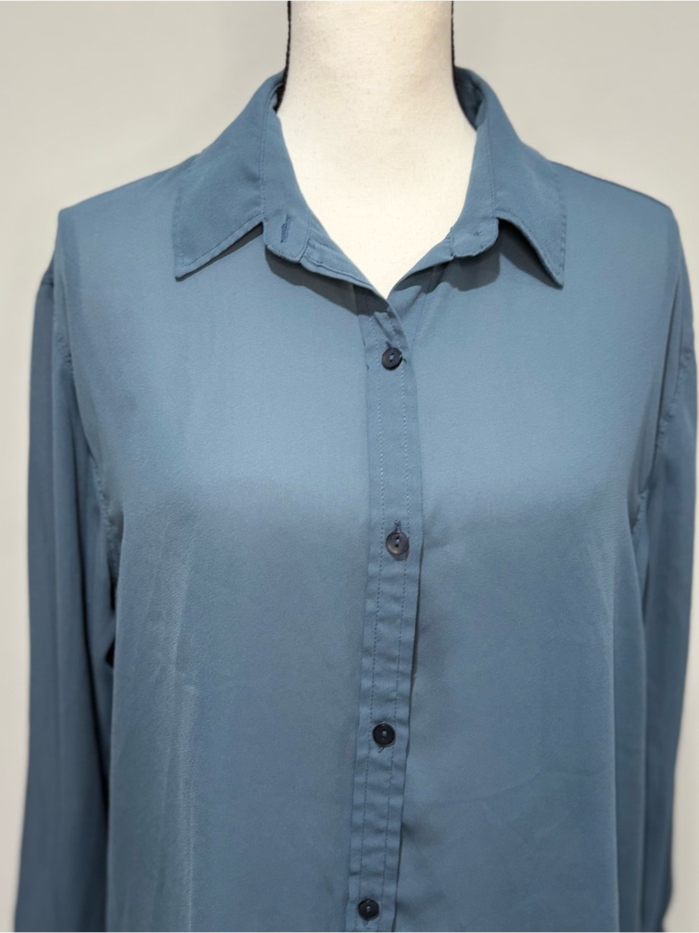 Abercrombie & Fitch Blue Sheer Button Down Blouse Long Sleeve Size Medium - Picture 3 of 7